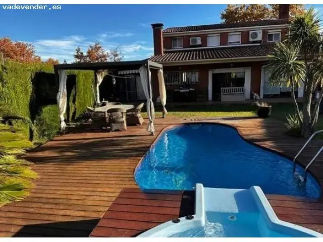 Chalet en Calafell con Piscina y Jacuzzi Ideal para Familias