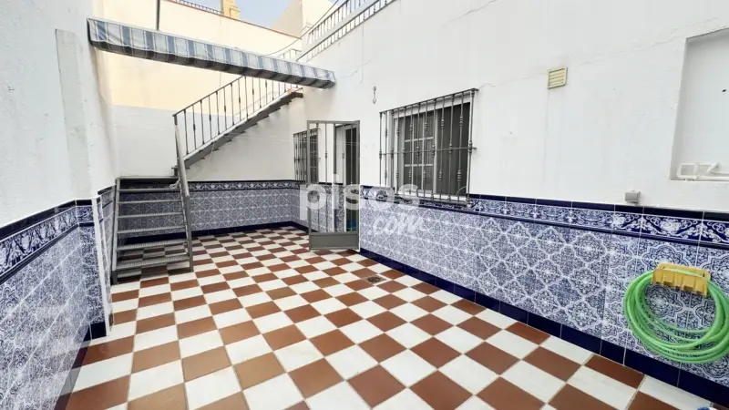 Casa adosada en venta en Sanlúcar La Mayor