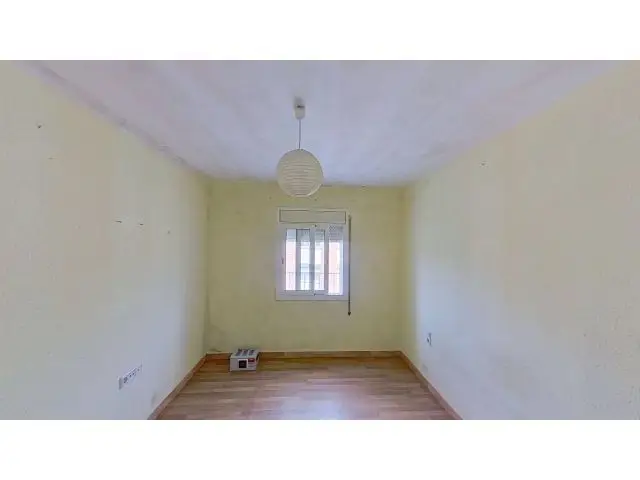 Piso en Venta Terrassa 3 Dormitorios Cerca de Servicios