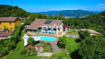 Chalet en Venta en Asturias: 3000m2, Piscina, Jardin y Parcela Edificable