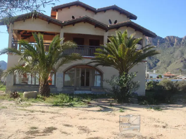 Villa 5 Dormitorios en Venta Pulpi Cerca de la Playa