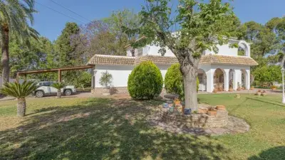 Chalet en Venta en La Eliana 5 Dormitorios Piscina Gran Parcela