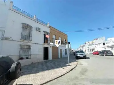 Casa con 4 Dormitorios y 2 Apartamentos en El Rubio Sevilla