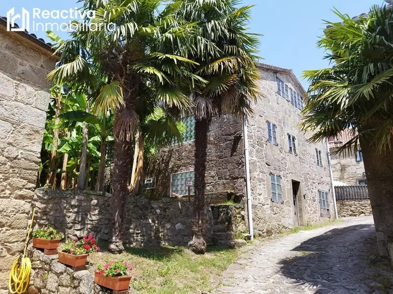 Casa en Ames zona Costoia para reformar 300m2 10 dormitorios