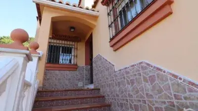 Chalet en Alquiler Cerca de la Sierra con Piscina y Terraza