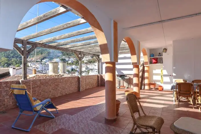 6 Bed Townhouse for sale