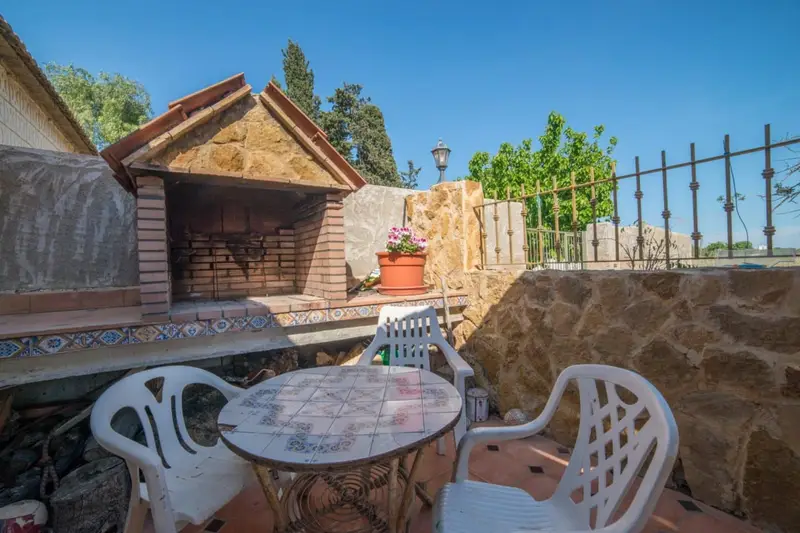Chalet Rústico en Santiago de la Ribera con Barbacoa y Gran Garaje