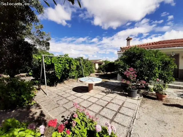 Casa con Piscina y Garaje - 1000m2 de Parcela