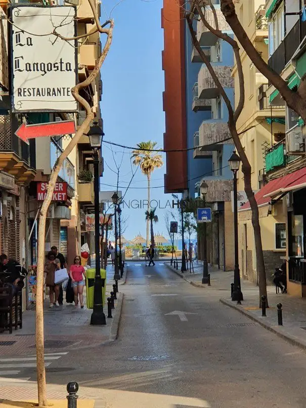 Ref 17200 – ** Seasonal Rental** **Available from OCTOBER 1st. until APRIL 30th 2026** In the heart of Los Boliches, Fuengirola