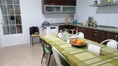 Casa en Puebla de la Calzada con Gran Patio Nave y Garaje