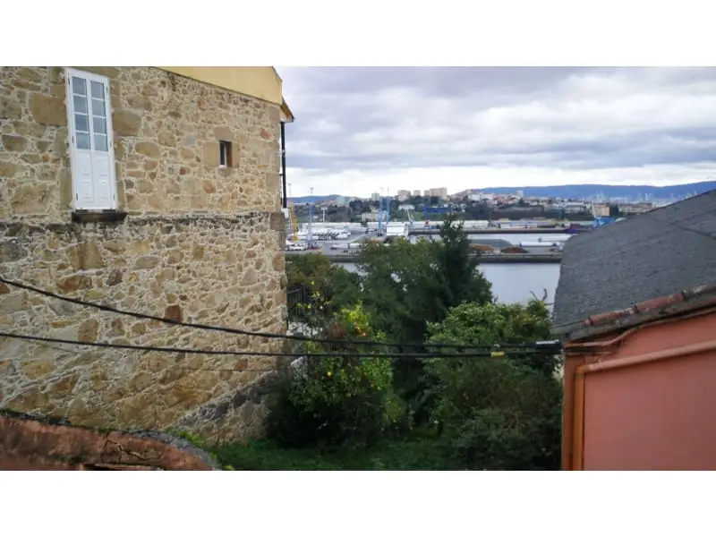 Casa en venta en A Graña Ferrol con vistas y patio
