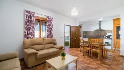 Chalet en Alquiler Barrio Nuevo Piscina Privada 4 Dormitorios