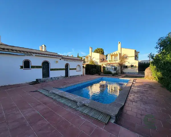Chalet Adosado en L'Ametlla de Mar con Piscina y Jardin