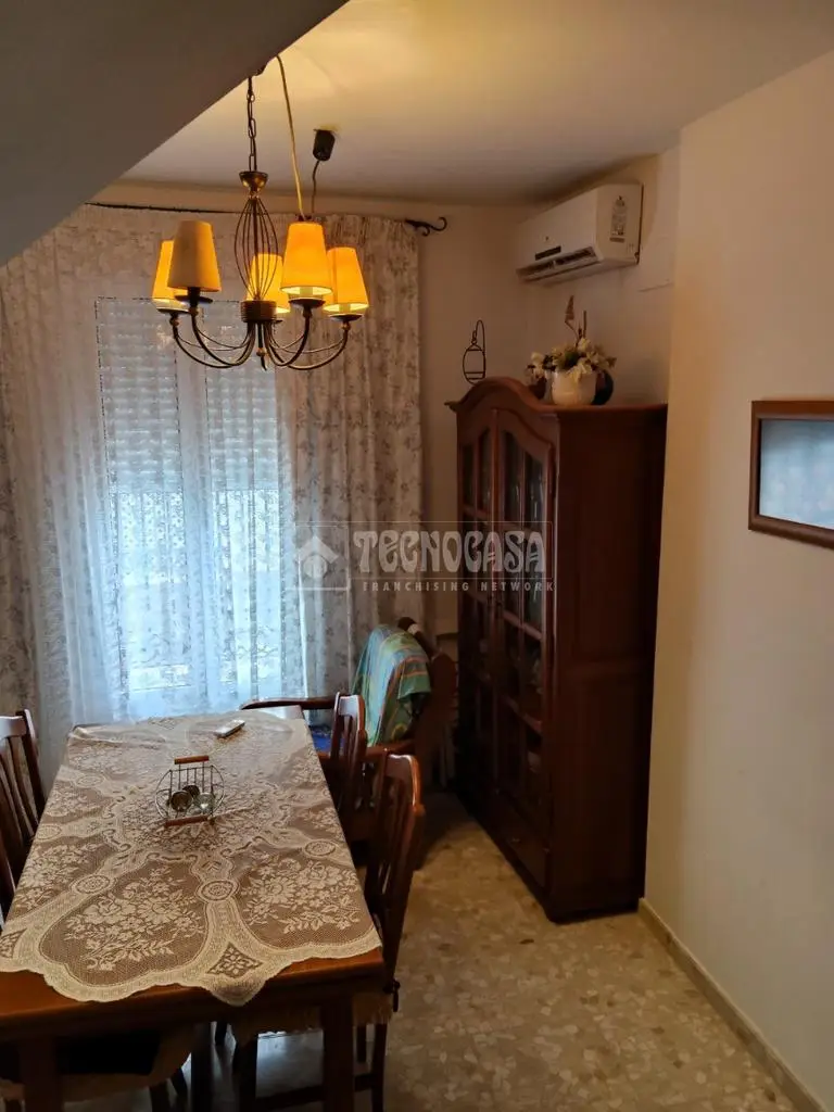 Casa en Venta en Marchena - Adosada con Patio y Azotea