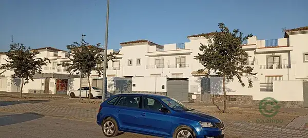 Adosado en Sevilla zona Eroski con 3 habitaciones y terraza