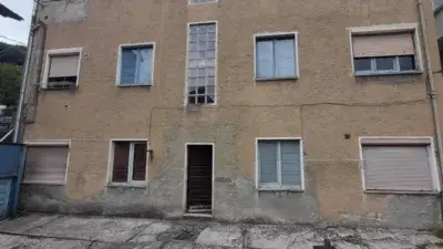 Chalet en Venta en Pravia: 6 Apartamentos, Ideal Inversores y Familias