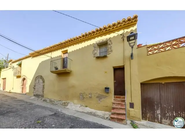 Chalet en Palau Saverdera con Vistas y Terreno