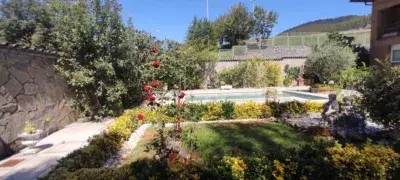 Chalet Unifamiliar con Piscina y Vistas Panorámicas