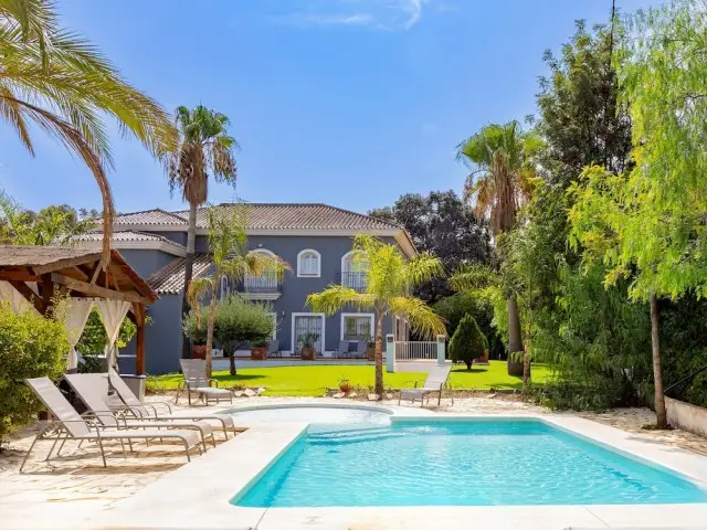Casa Villa 5 Dormitorios Piscina Coin Malaga