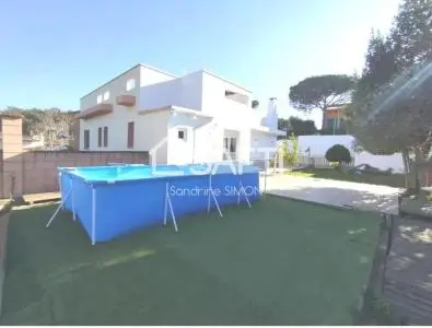 Casa en Roca Grossa 4 habitaciones 3 baños