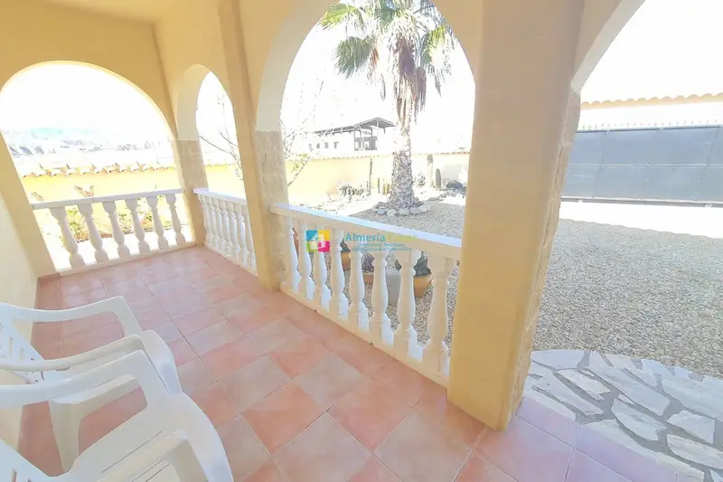 Chalet en Venta en Zurgena Almeria con Piscina y Barbacoa