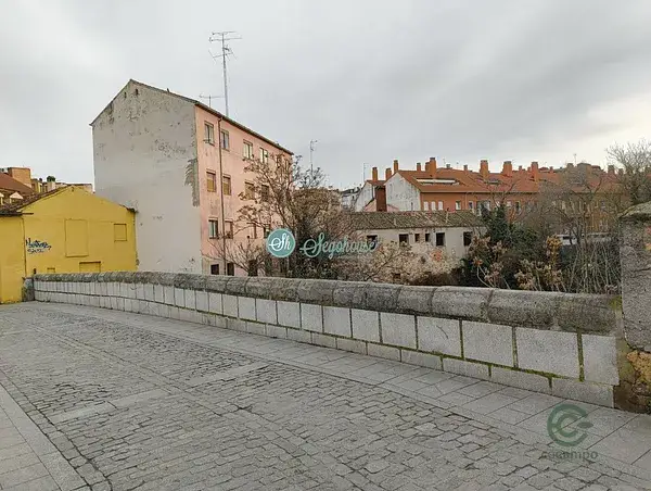 Edificio Residencial en San Lorenzo Segovia para Promotores
