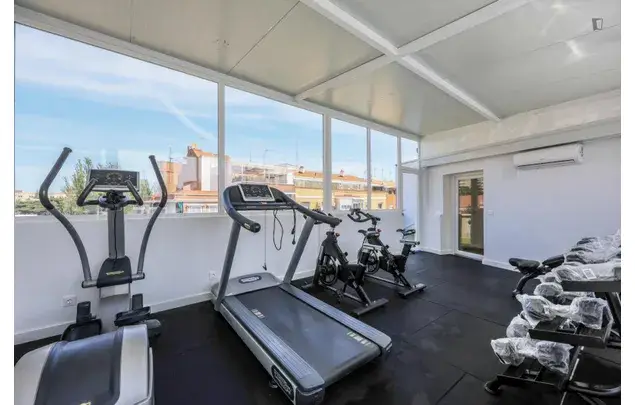 Apartamento 8 Dormitorios Madrid Cerca Metro Carabanchel