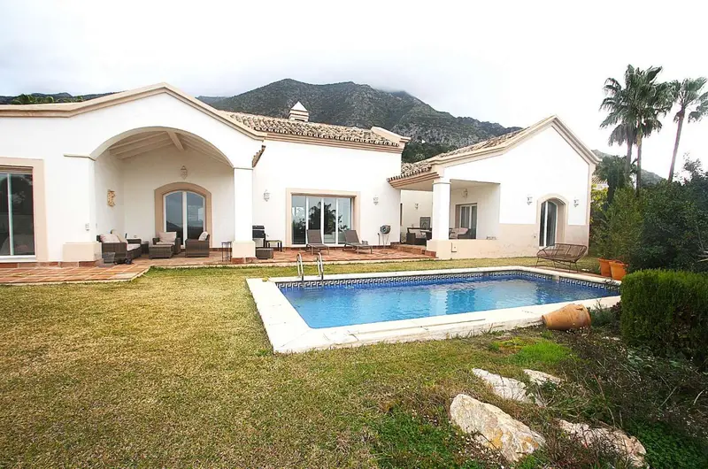 Villa de Lujo en Istán 4 Dormitorios Sierra Blanca