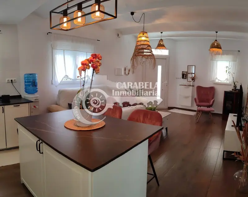 Chalet en Benicarló: Casa de Pueblo Reformada con Terraza y Barbacoa