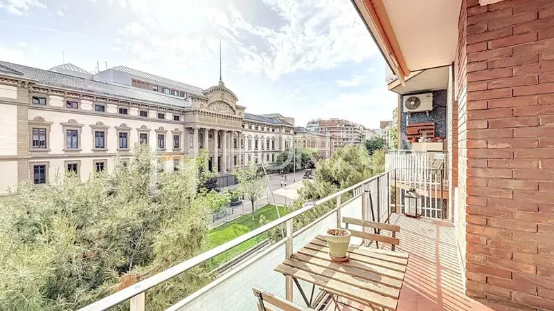 Espectacular Piso a Reformar en Eixample Barcelona