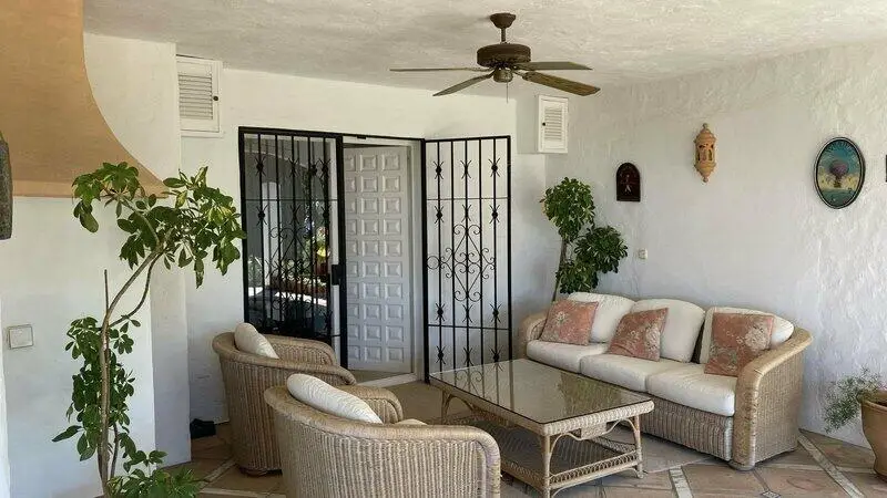 Villa de 4 dormitorios en Mijas Málaga con apartamento independiente