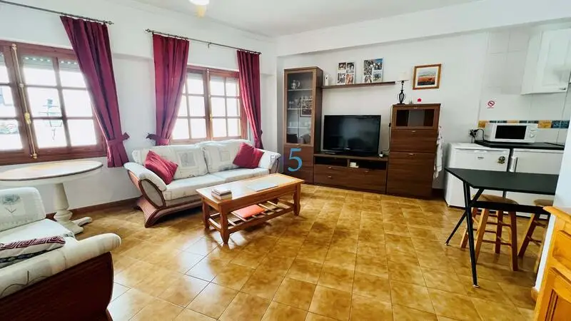 Adosado con 4 Apartamentos y Habitacion Airbnb en Oliva