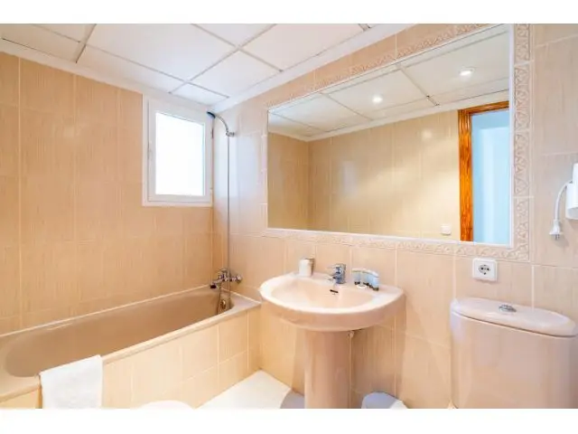 Bungalow en Calpe con Vistas al Mar y Piscinas