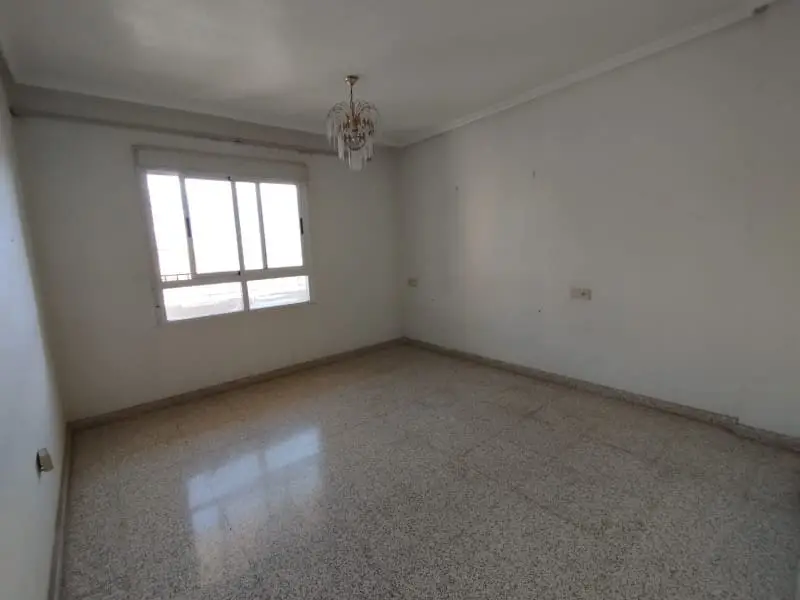 Piso en venta en Almorad\]i, Alicante: 3 dormitorios, 2 ba\]nos, luminoso