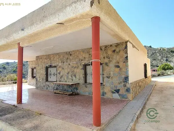 Casa con Vistas Panorámicas y Piscina en Crevillent