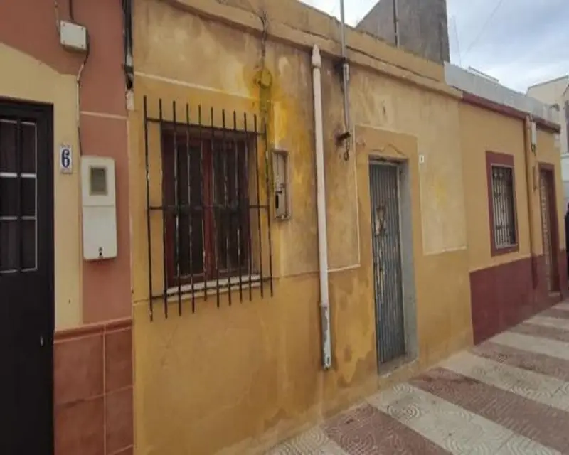 Unifamiliar de 76.96 m² en Roquetas de Mar