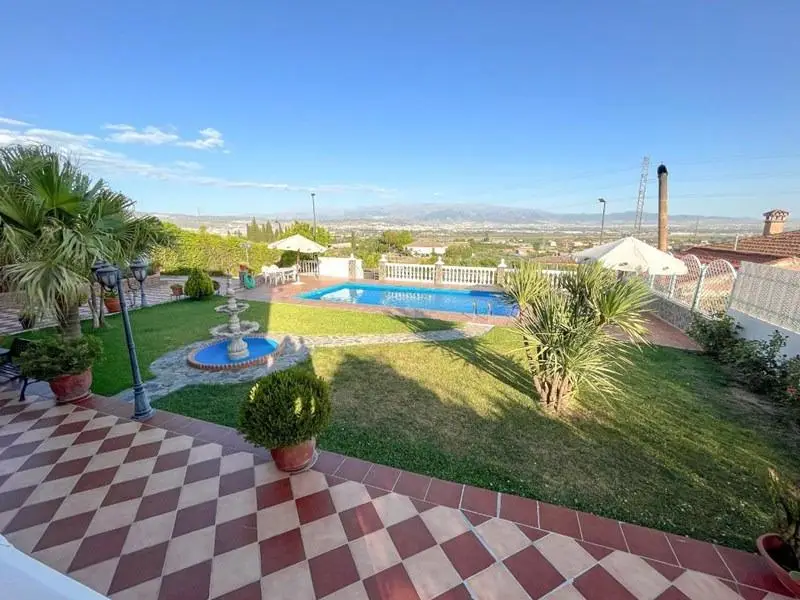 Chalet en Venta Atarfe 5 Dormitorios Piscina Jardin 436m2