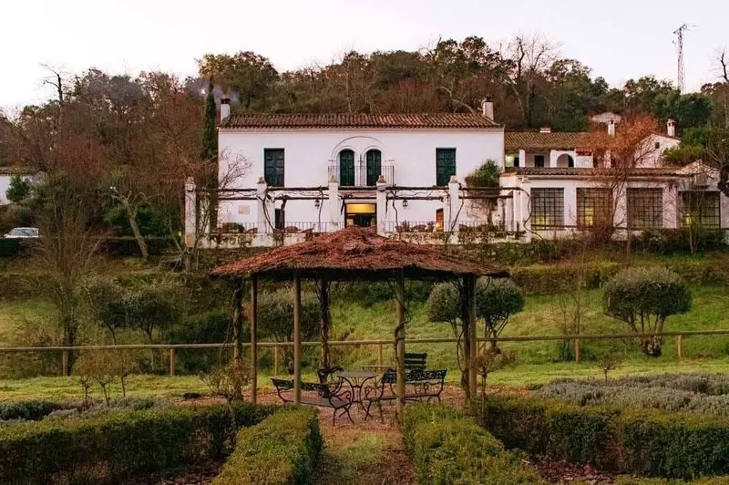 Finca Hotel Rural en Aracena Huelva Venta Complejo 4100m2