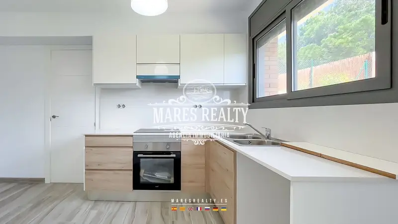 Chalet en venta en Mas Mora Blanes con piscina y vistas al mar