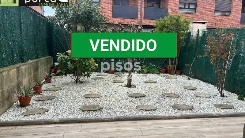 Casa Adosada en La Feria con Garaje y Terraza