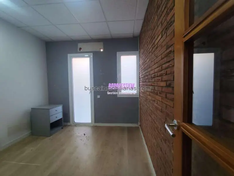 Local Comercial en Venta en Badalona