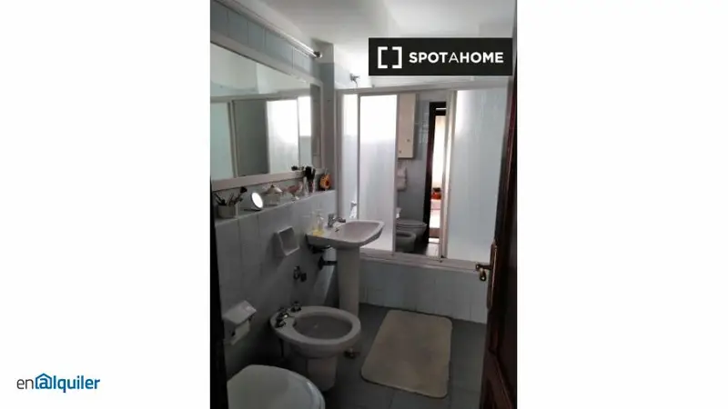 Habitacion Individual con Baño Privado y Salon en Vigo