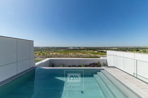 Atico Duplex de Lujo en La Finca con Piscina Privada