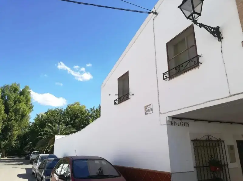 Casa Pareada 4 Habitaciones Patio Zona Tranquila