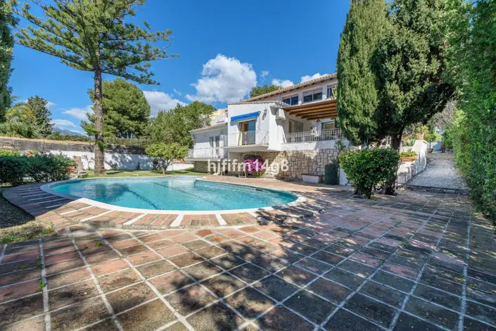 Villa 5 Dormitorios en Venta Nueva Andalucía Marbella Proyecto Reforma