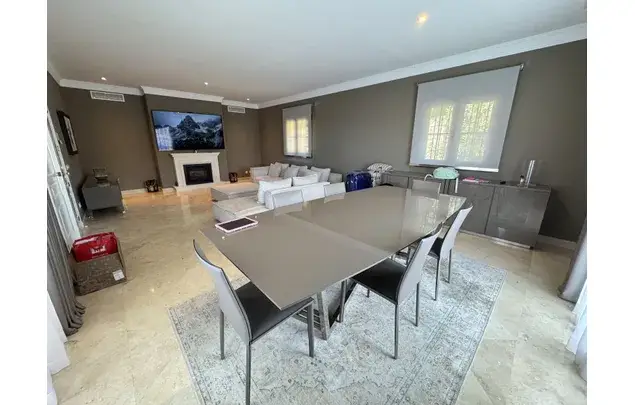 Villa de Lujo en Estepona 4 Dormitorios 323m²