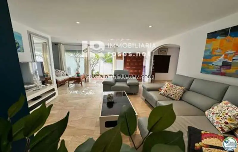 Villa en venta en Castelló d'Empúries 4 habitaciones 2 baños