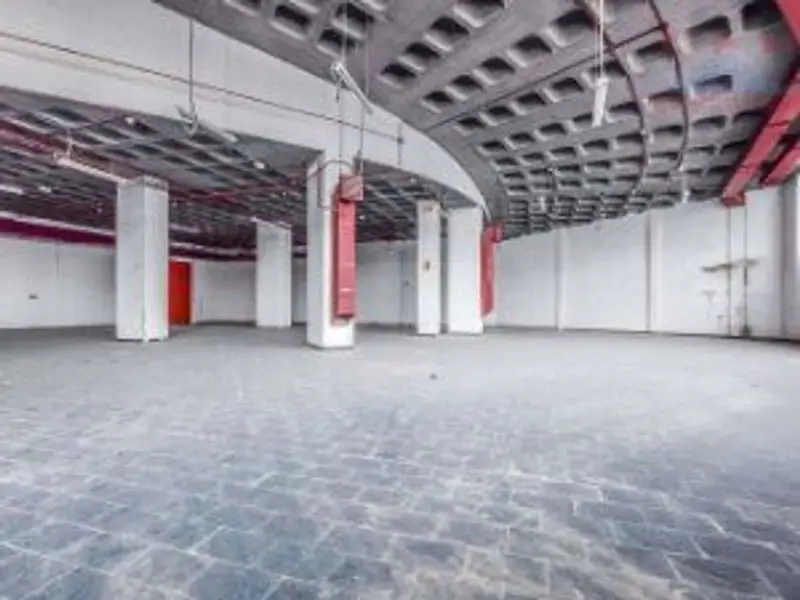 Nave industrial 1708m2 Valdefuentes Hortaleza 17 plazas garaje
