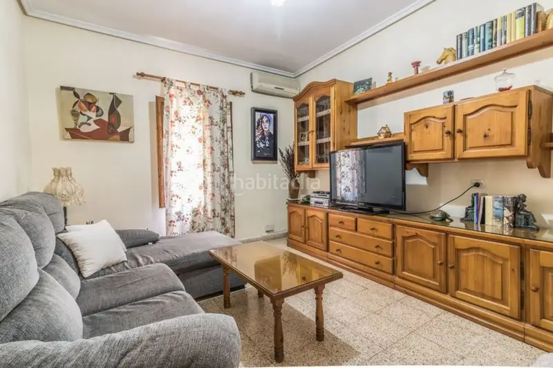 Casa amueblada en Carlet con negocio en alquiler