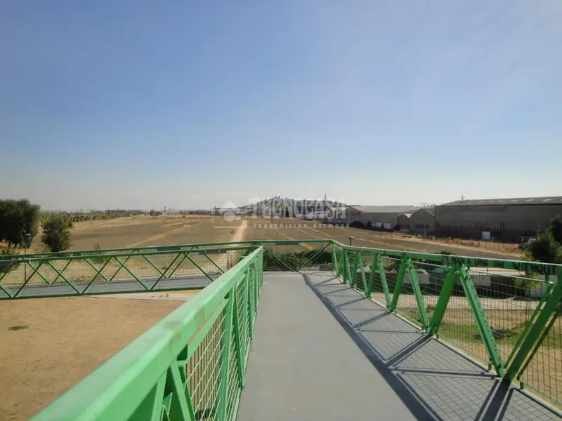 Local en Venta en Juan de la Cierva - Posibilidad de Vivienda